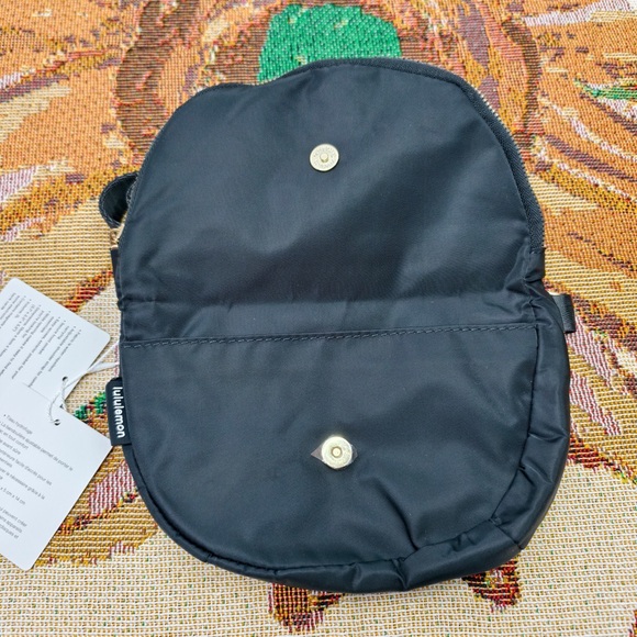 lululemon athletica All Night Festival Bag - Micro 2L - Black/Gold - Picture 3 of 7